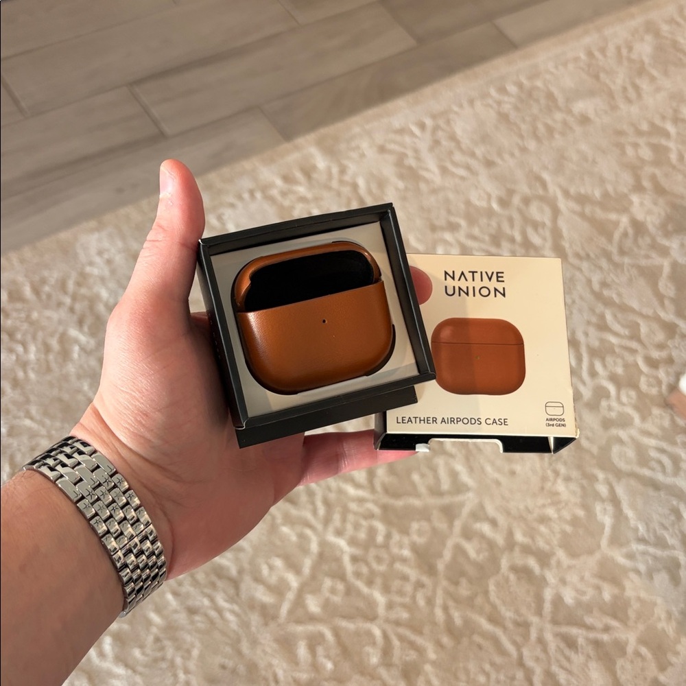 Apple AirPods 3 NWT Native Union Wrapped Black Leather Case